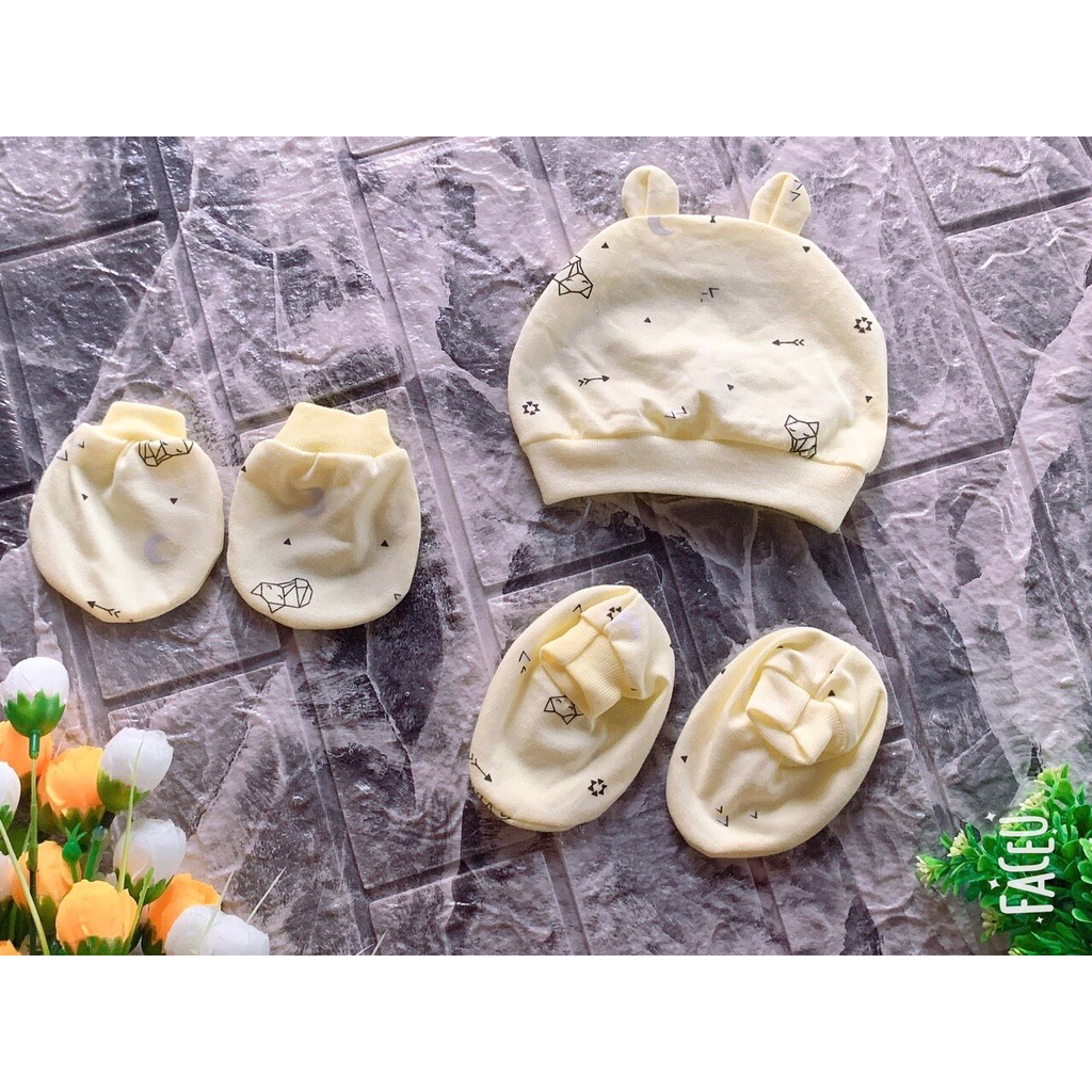 Set mũ bao tay chân in hình hoạ tiết đáng yêu cho bé 0-3 tháng