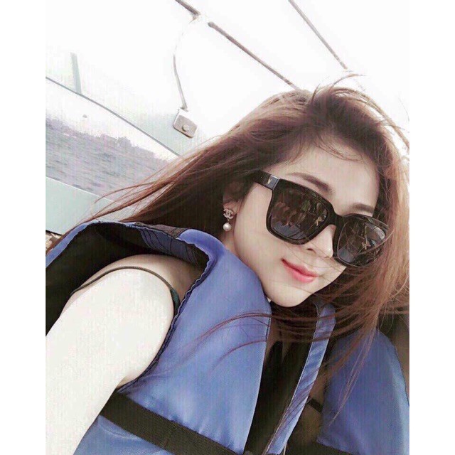 Kính bản to Sơn Tùng hot trend | BigBuy360 - bigbuy360.vn