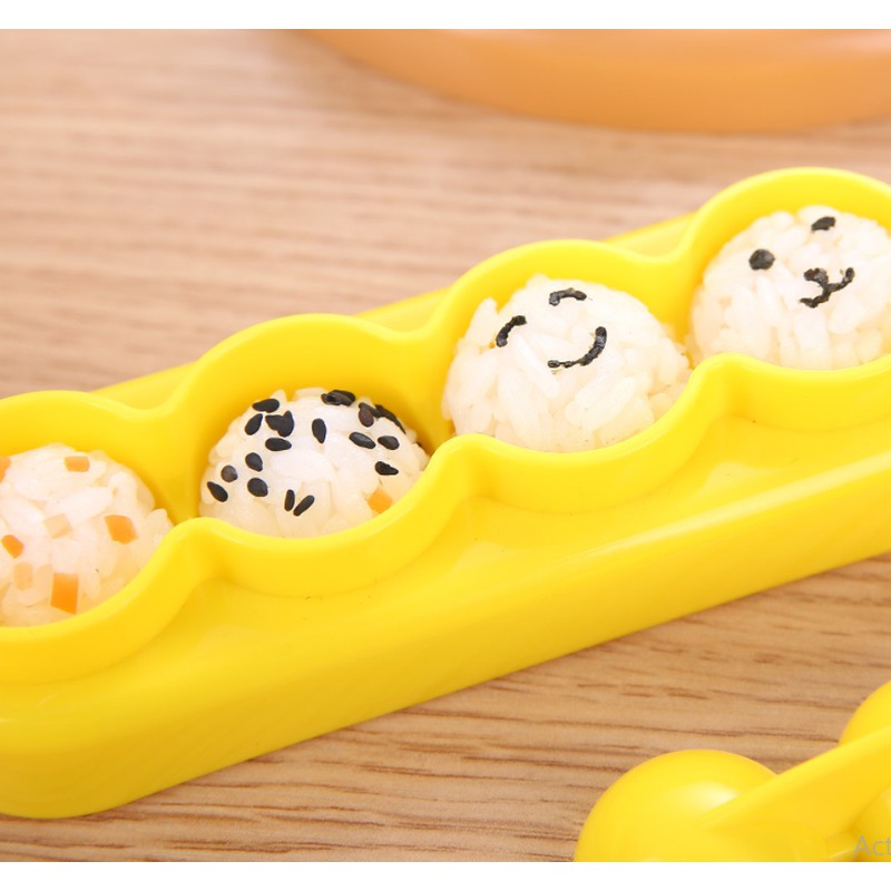 khuôn bento 4 viên kèm 2 máy bấm rong biển tạo mắt mũi