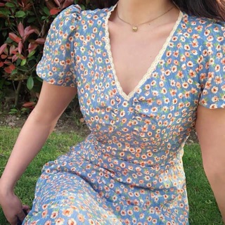 Đầm hoa cổ tim viền ren