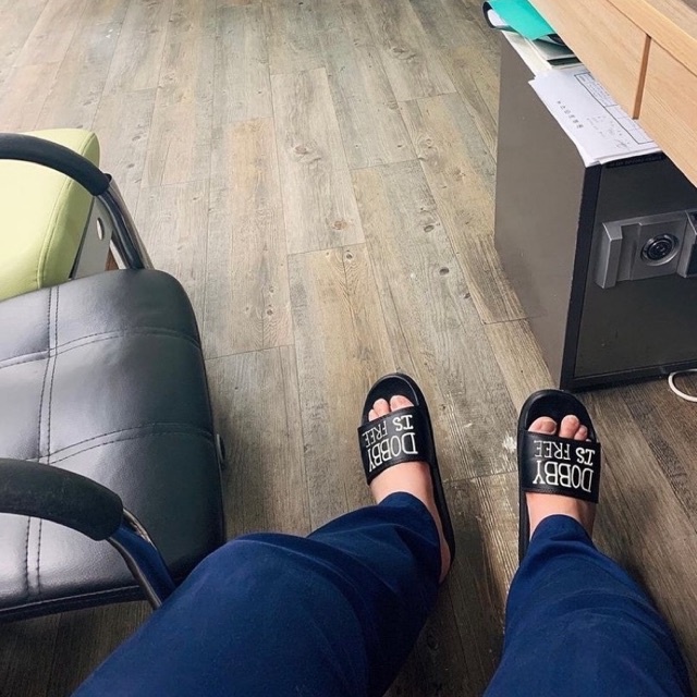 Có sẵn - Dép SPAO DOBBY IS FREE