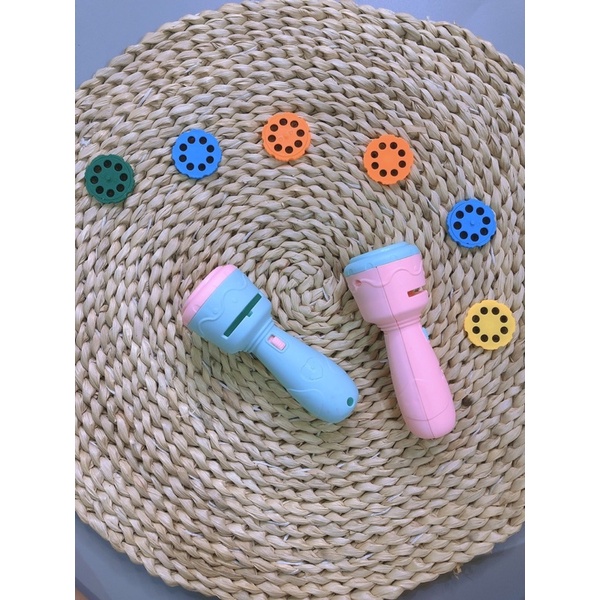 Đèn pin chiếu hình ảnh cho bé thoả thích khám phá hoa quả, động vật, côn trùng, phương tiện, siêu nhân...