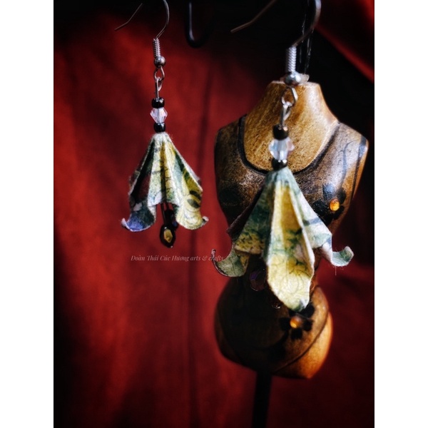Khuyên tai giấy dó- Hoa lily