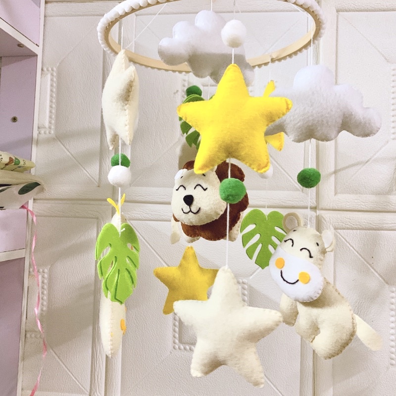 Đồ chơi treo nôi cho bé kích thích thị giác ảnh thật, có nhạc tự xoay mẫu THÚ RỪNG VÀ SAO VÀNG