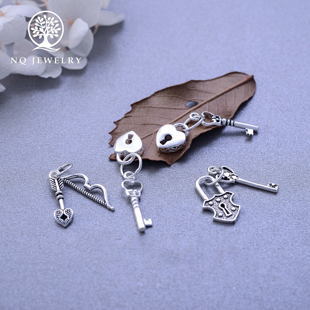 Charm bạc khóa phím mũi tên treo - NQ Jewelry