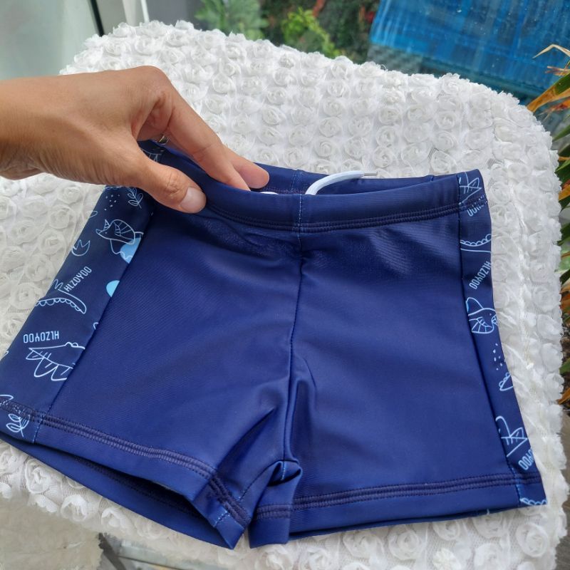 Bộ đồ bơi cho bé trai size 13-40kg in chữ Hizoyoo họa tiết khủng long dày dặn, không nhăn