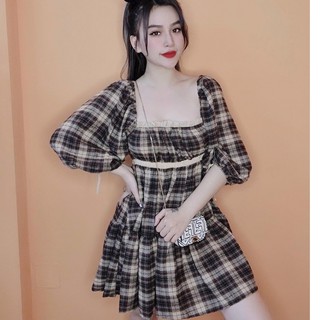 Đầm caro cổ vuông