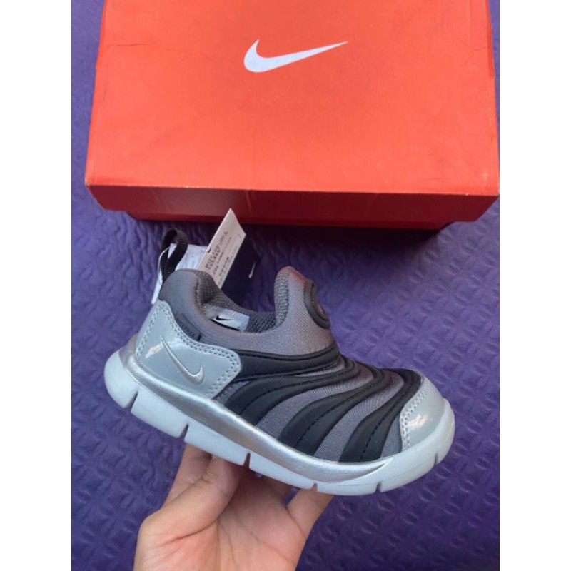 Giày xuất cho bé