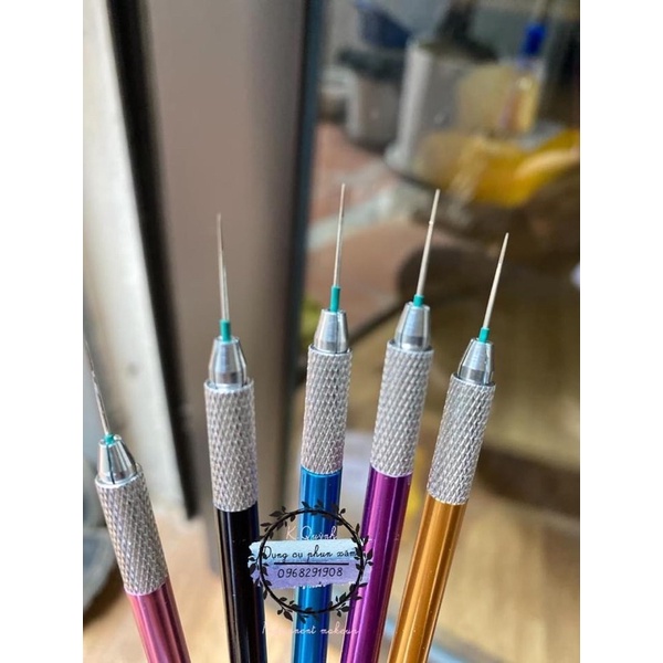 Kim chạm hạt lông mày đầu xanh