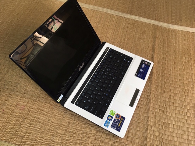 Laptop Asus K43 trắng đẹp tinh khôi từng góc cạnh | BigBuy360 - bigbuy360.vn