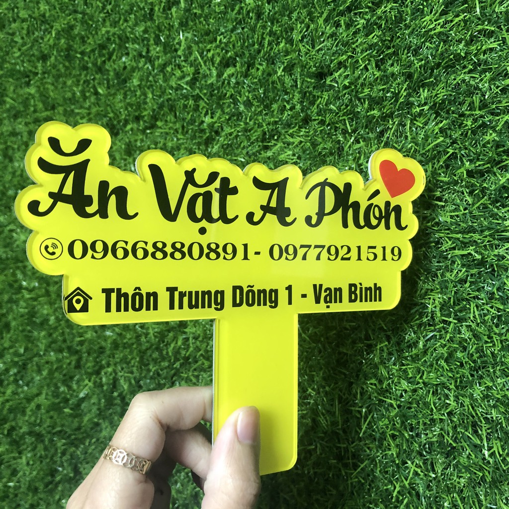 Bảng hiệu mica tay cầm - in thông tin shop theo yêu cầu