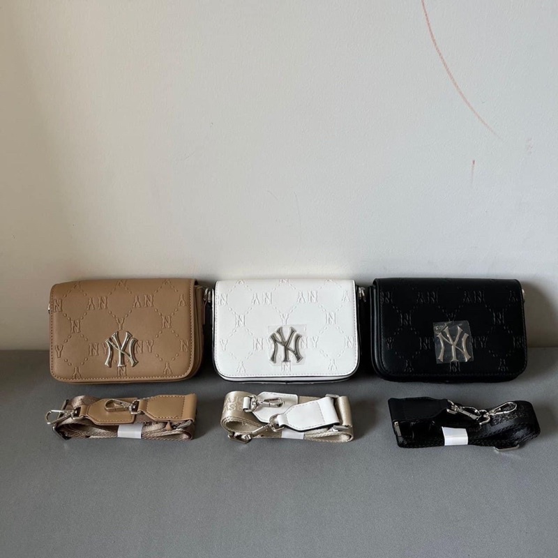 TÚI KẸP NÁCH XUẤT DƯ DÁNG VUÔNG LOGO BẠC