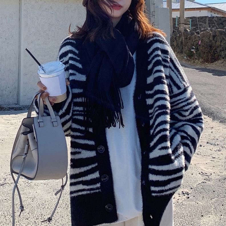 Áo khoác cadigan vằn đen len lông thỏ cao cấp phong cách Hàn Quốc | BigBuy360 - bigbuy360.vn