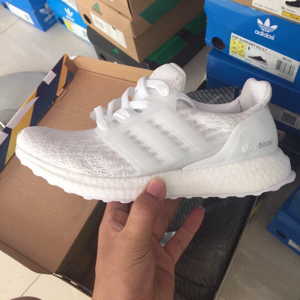 giày thể thao Ultran boost