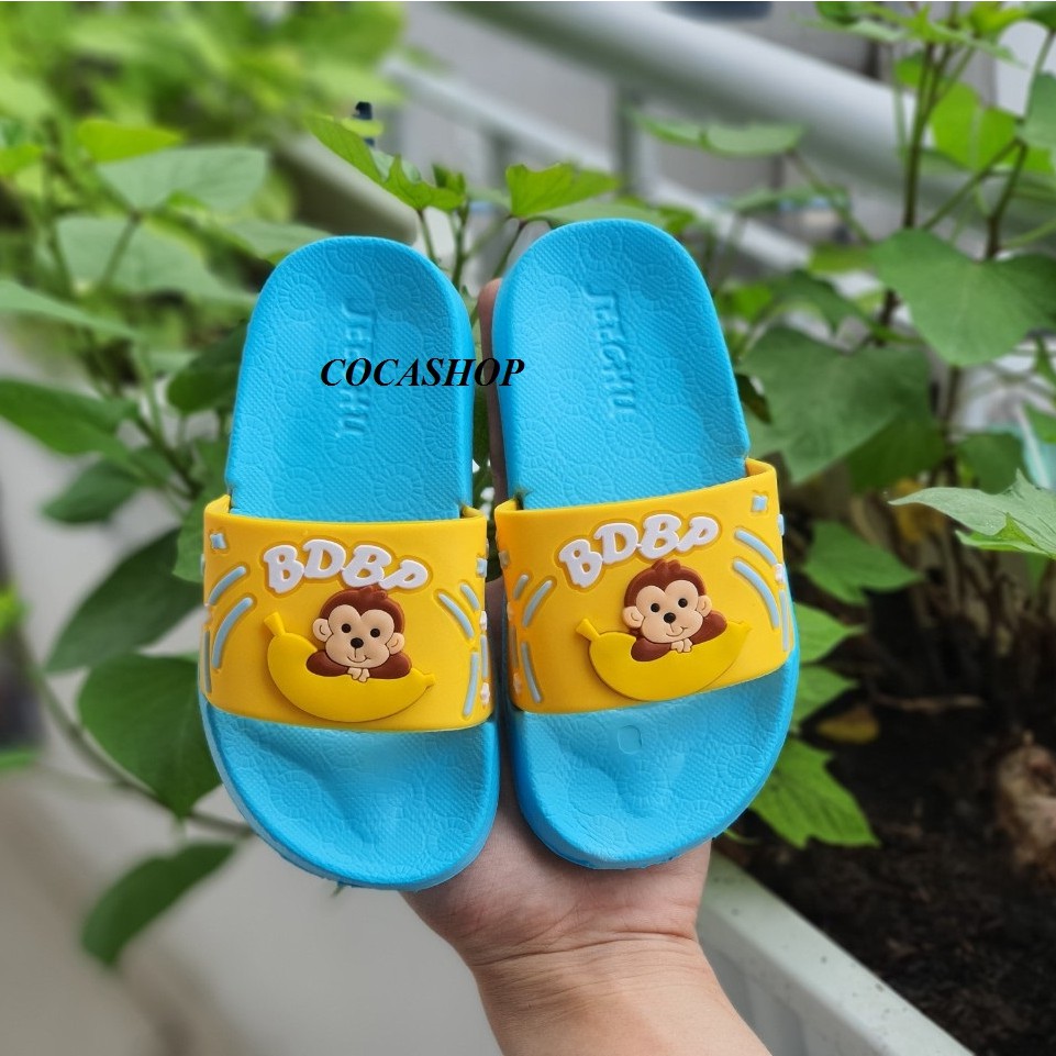 Dép quai ngang, dép lê siêu nhẹ cho bé trai bé gái đế mềm hình Monkey ăn vặt cute