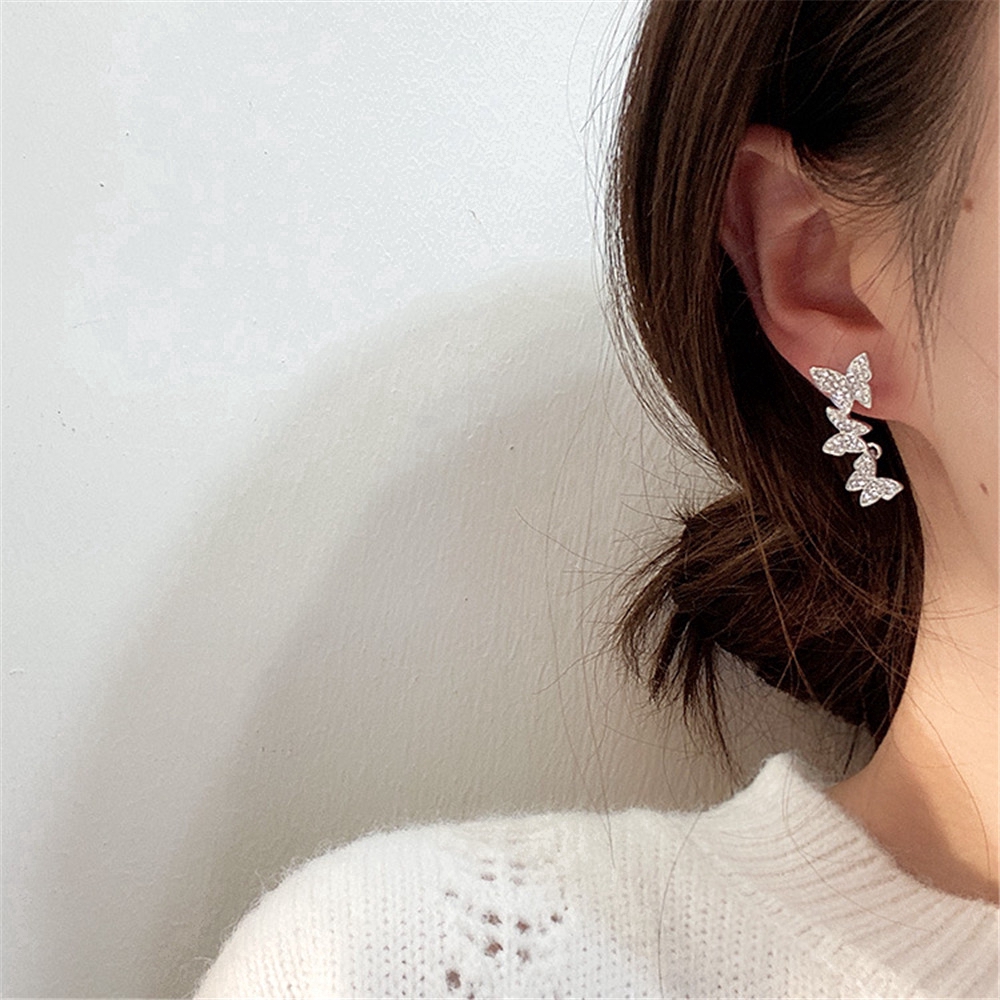 Cặp khuyên kẹp vành tai hình bướm màu bạc phối tua rua dài không đối xứng kiểu retro cho nữ