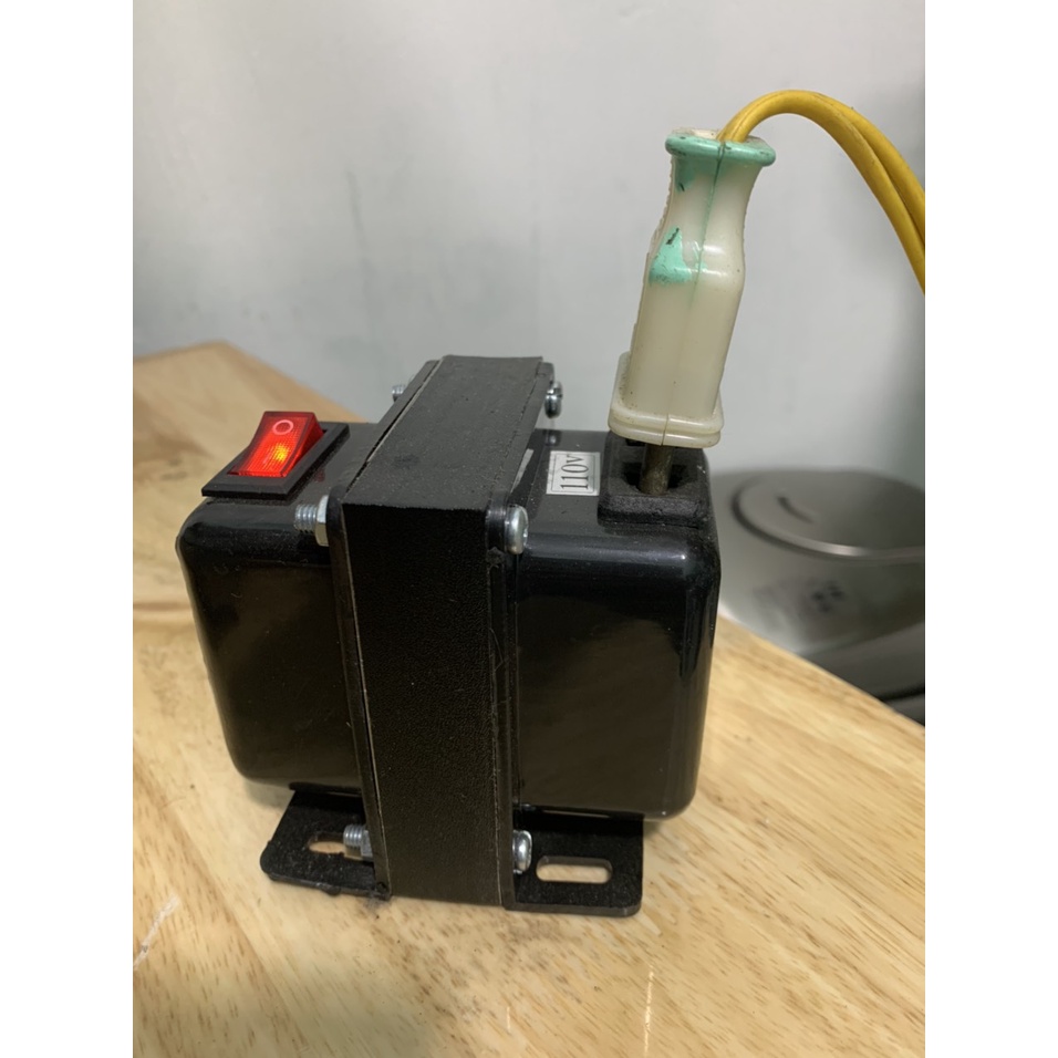 Bán Cục Biến thế đổi nguồn điện 220v ra 110V sài cho các thiết bị hàng bãi nhật cục biến đổi nguồn điện từ 220v sang 110