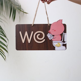Bảng gỗ decor WC lợn