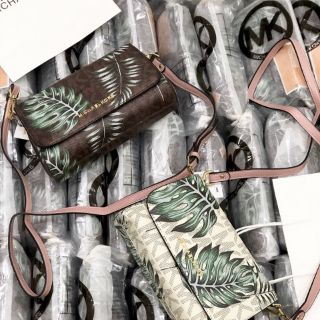 MICHAEL KORS DẠNG NẮP LÁ