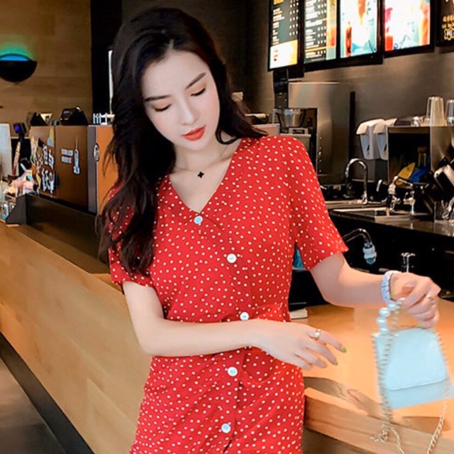 Đầm bi đỏ nút trắng đuôi cá