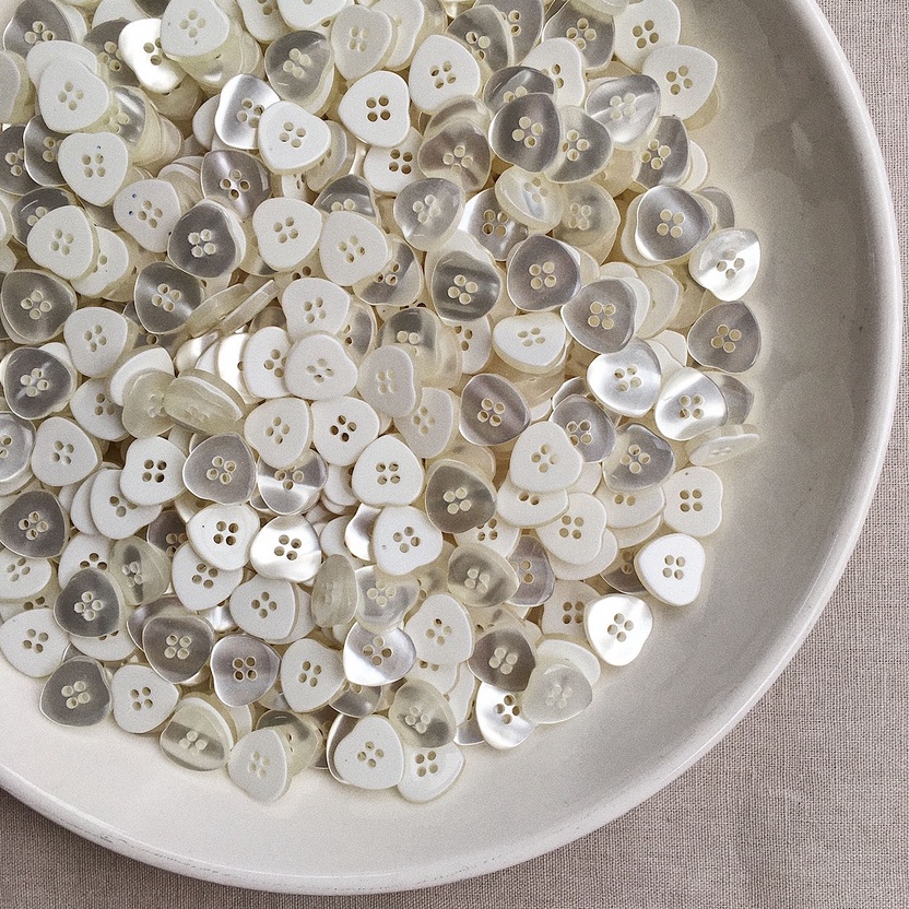 Nút áo, cúc áo trái tim NN916, set 50 nút, 1.5 cm