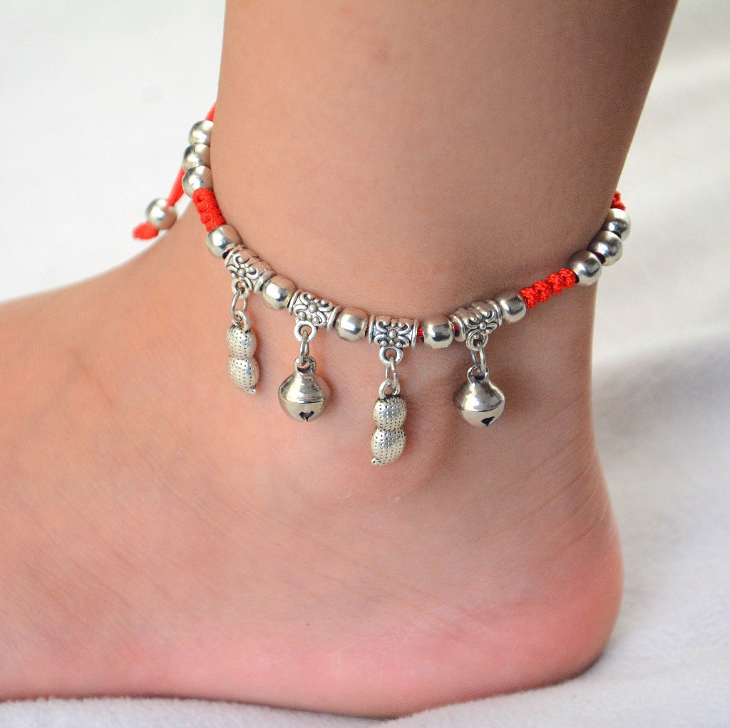 Lắc đeo chân dây đỏ xỏ hạt bằng bạc với 49 kiểu khác nhau
