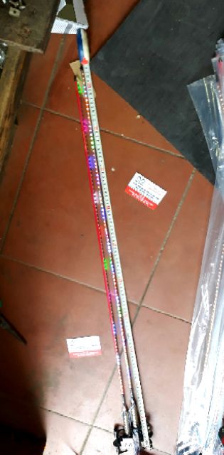 đôi ăng ten nháy đuổi 7 màu ô tô 12v, 24v cực đẹp hàng runlai hoặc thường trang  trí xe 1m