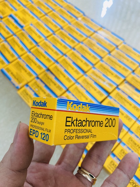 Film 120 - Kodak Ektachrome 200 EPD, phim dương bản Slide, date 12.1997