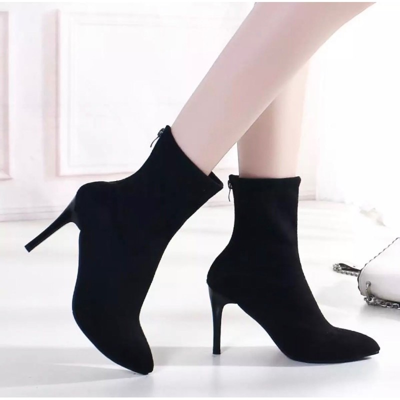 Bốt (boot) da lộn gót nhọn cao cổ loại 1 .