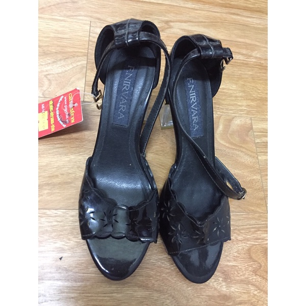Sandal nữ màu đen
