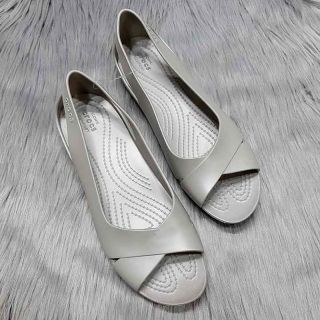 Sandal cros.s flat màu xám siêu xinh