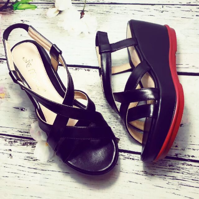 Sandals đế xuồng
