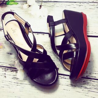 Sandals đế xuồng