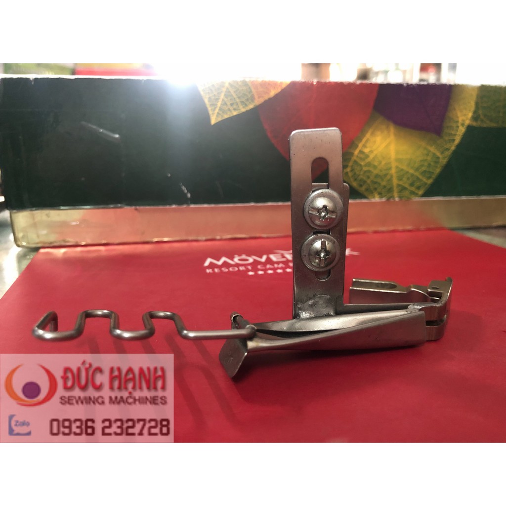 Cử hàn chân vịt dây vào 20mm-10mm hoặc 10mm-10mm dùng máy 1kim máy may (khâu) công nghiệp