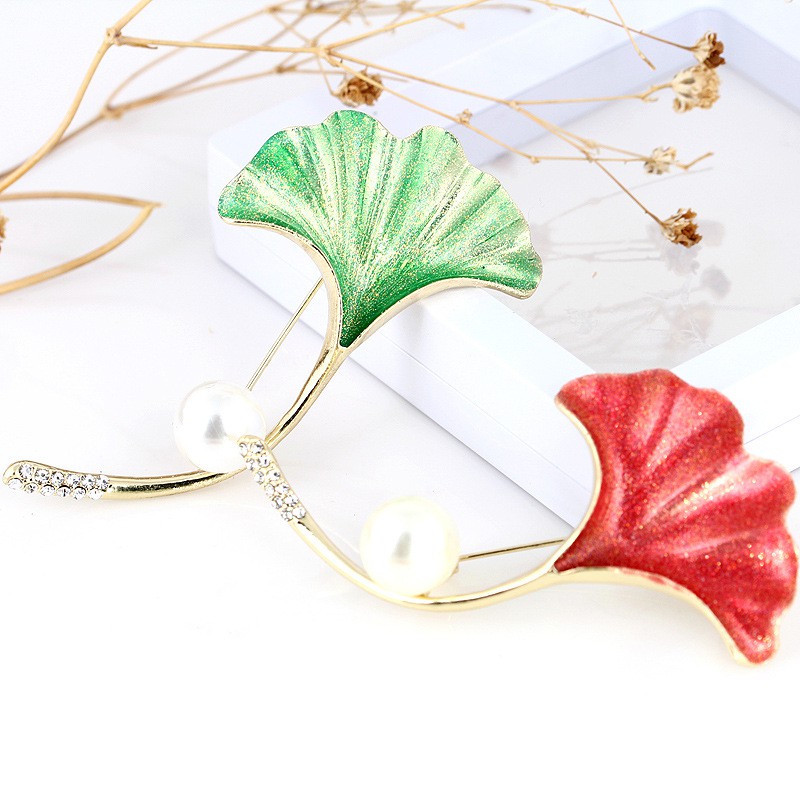 Cài áo lá may mắn đính ngọc GC166