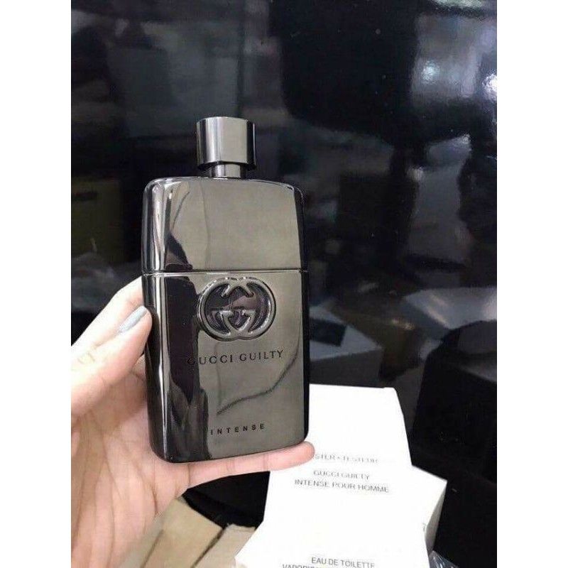 Nước hoa nữ cao cấp.