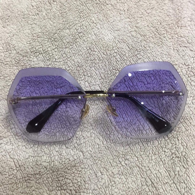 Đơn le chau,Shop si Lê trang chuyên sỉ và lẻ tất cả các mặt hàng thời trang nam nữ và bé đẹp độc lạ. Với phục vụ