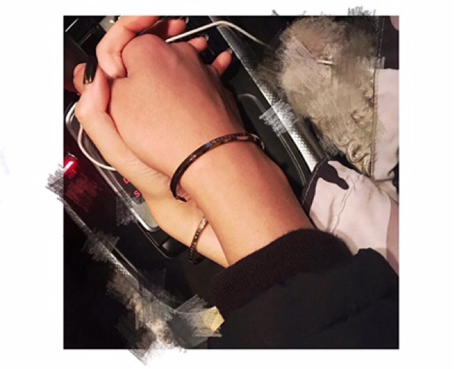 VÒNG ĐÔI KHẮC CHỮ THEO YÊU CẦU VÒNG TITAN CAO CẤP KHÔNG GỈ KHÔNG BAY MÀU VKC22H622 | BigBuy360 - bigbuy360.vn