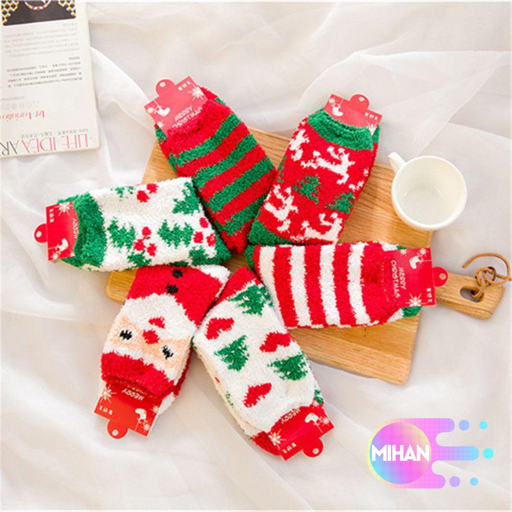 Đôi vớ mang trong nhà vải lông cừu san hô mềm mại ấm áp trang trí dịp Giáng Sinh năm mới cho bạn nữ