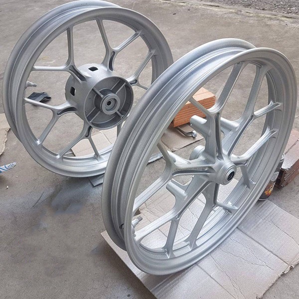 [ COMBO 4 CHAI ] Sơn xịt màu bạc ánh kim UCH210 - 124 - W39 - 128A