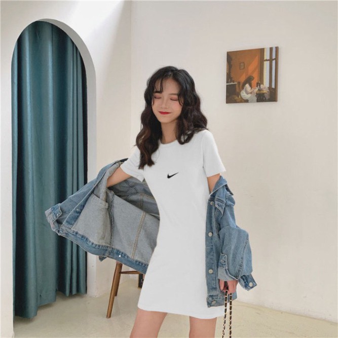 Váy nữ cổ tròn tay ngắn họa tiết NI vảy dáng rộng unisex / Đầm suông oversize thời trang nữ