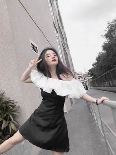 Đầm đen bèo trắng Xavia
