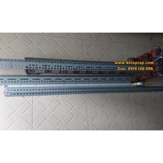 Sắt V lỗ V3x3, dày 1.5ly. Nhiều quy cách khác nhau. Khách vui lòng đọc kỹ nội dung trước khi đặt hàng.