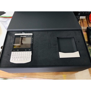 Điện thoại BlackBerry Porche Design P’9981 bàn phím Ả Rập, New Fullbox