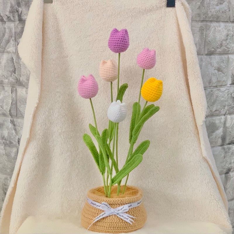 Chậu hoa tuylip len handmade