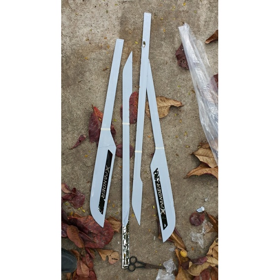 Nẹp sườn Xpander mẫu inox mới xịn không han gỉ, không bong tróc bay màu - Do choi xe hoi uy tin