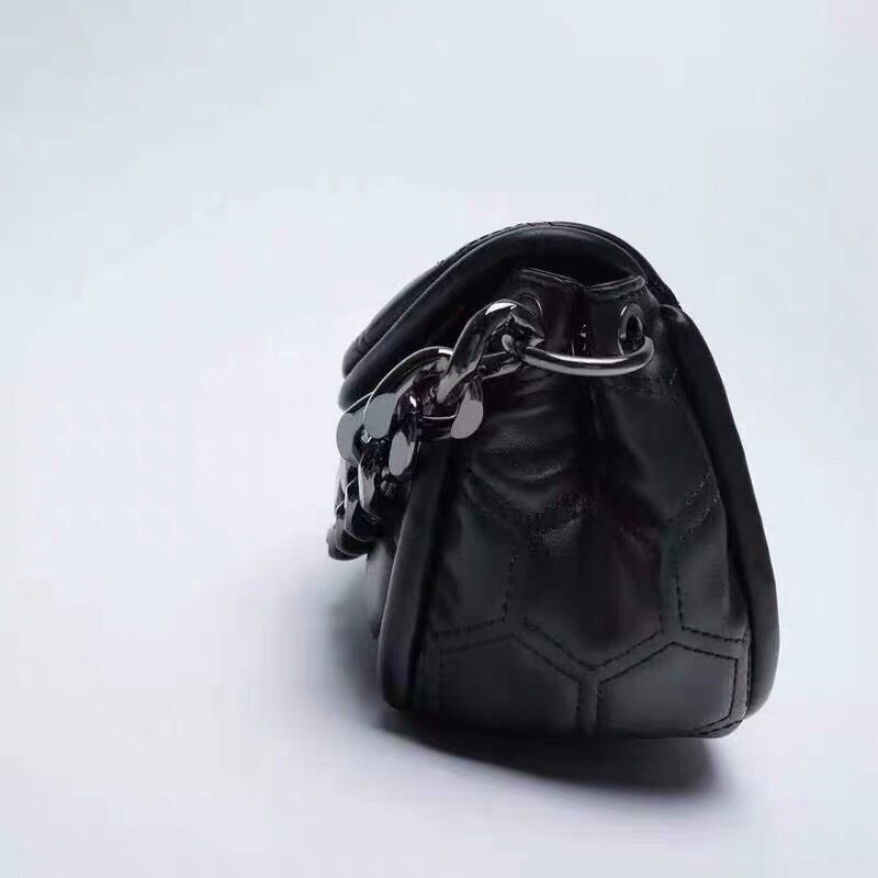 Pass túi chần bông zara