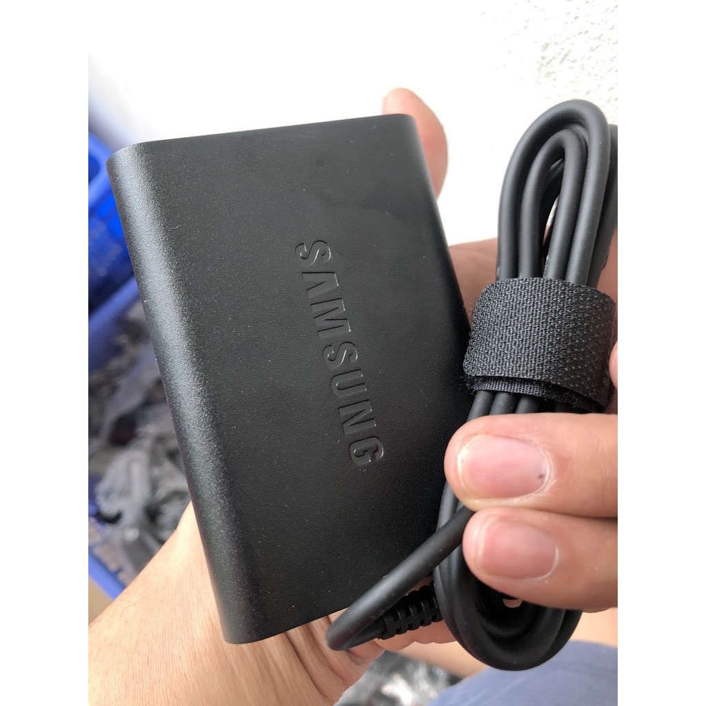 sạc laptop samsung 19v-2.1A chân nhỏ zin theo máy