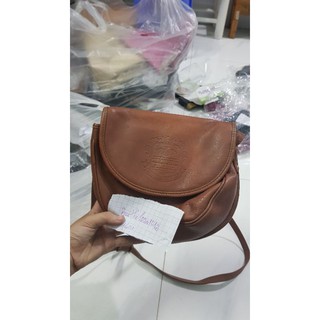 Túi đeo chéo chị Loan