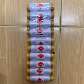 (Tặng kèm 2 kim) 1 cuộn chỉ may đồ trắng hoặc đen